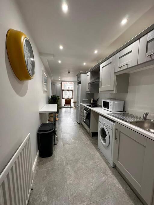 Boutique Style Apartment Белфаст Экстерьер фото